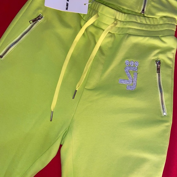 COPY - SHES A RUNNER, SHES A TRACK STAR 🌟 Fall Season coming up!! - Picture 4 of 9